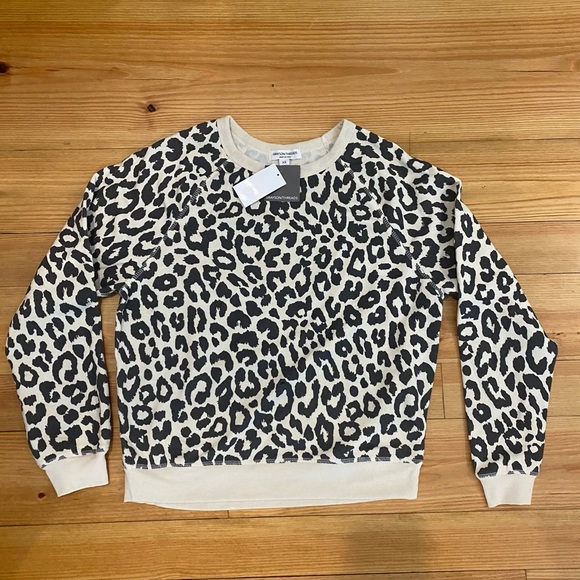 Leopard crewneck sizeXS never worn